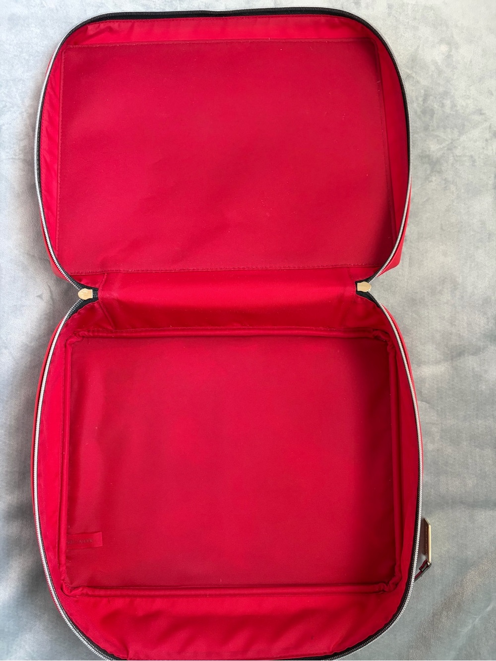 Estée Lauder train-case with metal tag - Picture 5 of 8